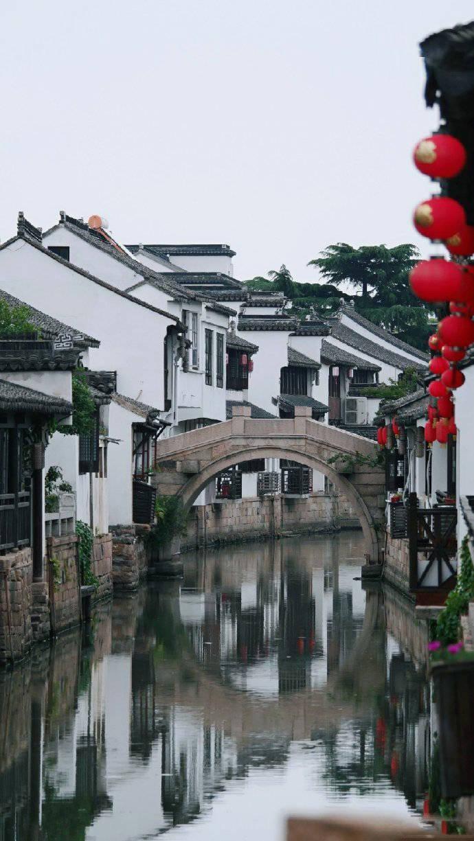 结婚后我奶奶说我过年不在娘家。我听了很生气，因为我也没在婆家过年啊，我们小两口自己过啊？游戏画面